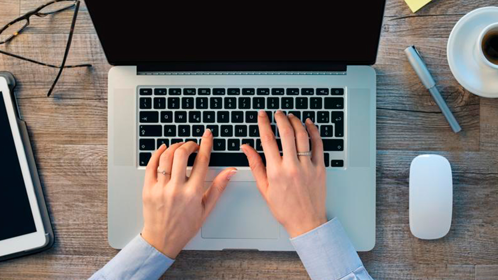 overhead_hands_laptop_1600x900 overhead_hands_laptop_1600x900
