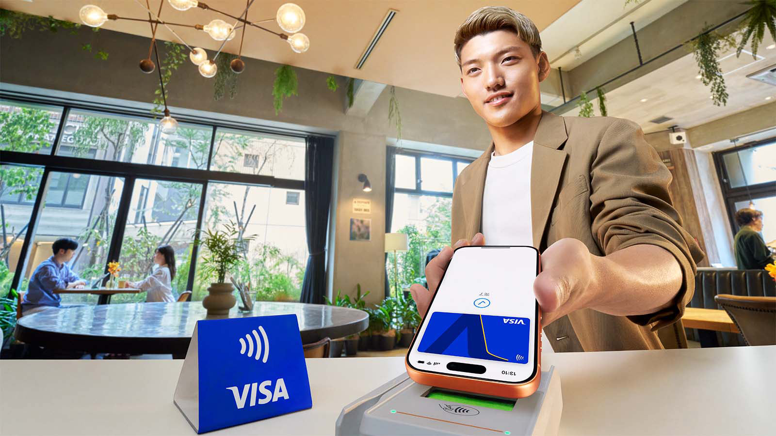 Visaでタッチを、Apple Payで。簡単。しかも速い。