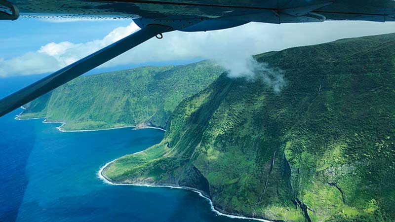 gold-hawaiiattractions-molokaiseacliff